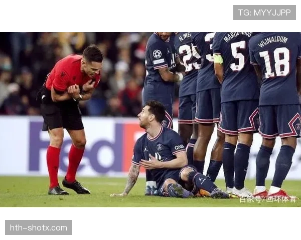 任意球拖延算犯规吗？裁判处罚标准全解析