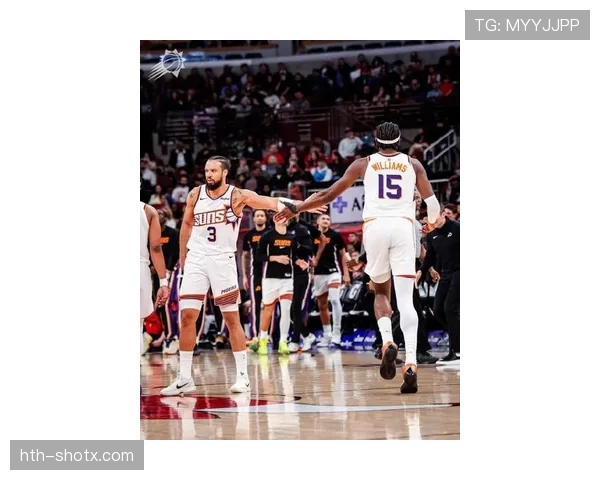 德文·布克挡拆拉开防守差距 提升球队关键得分效率